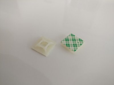 Buntbandshållare självhäftande 20X20mm 10st